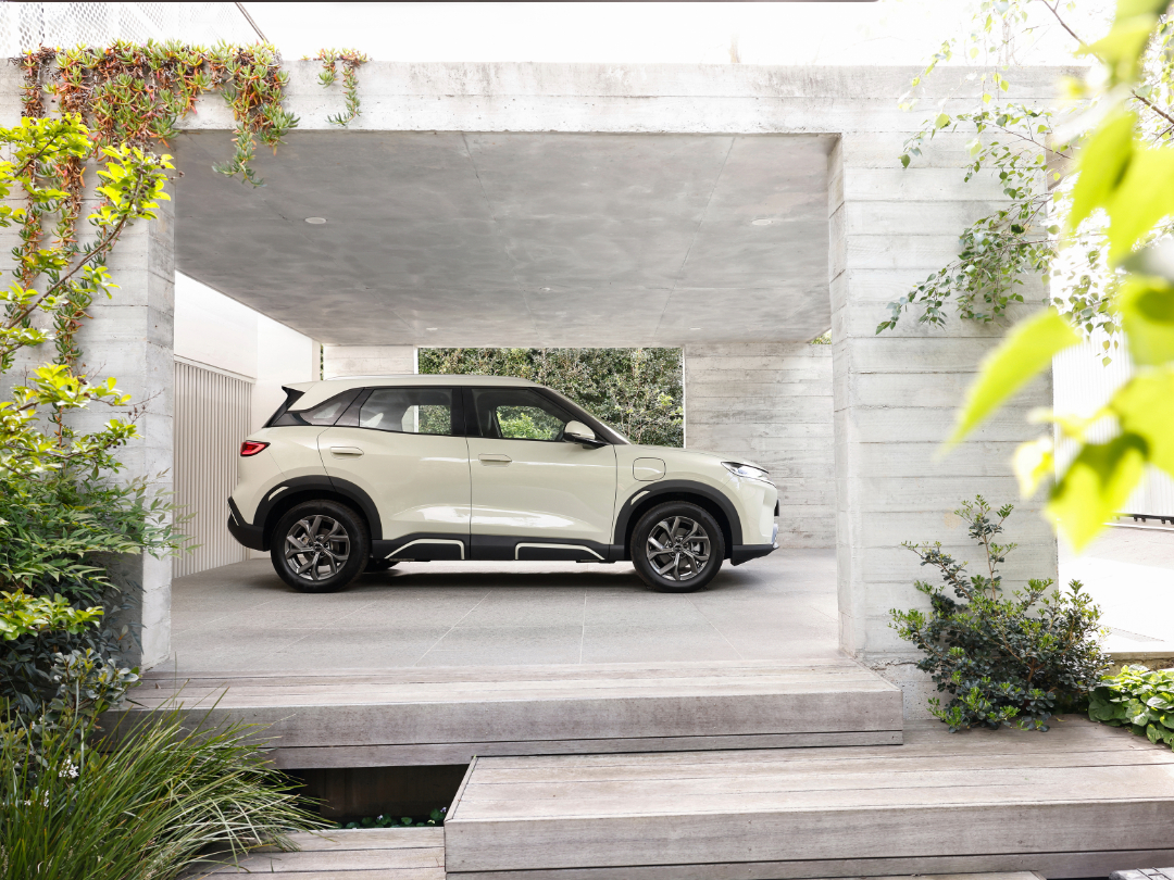 My25 Byd Atto 2 Premium Lifestyle Exterior 38 1