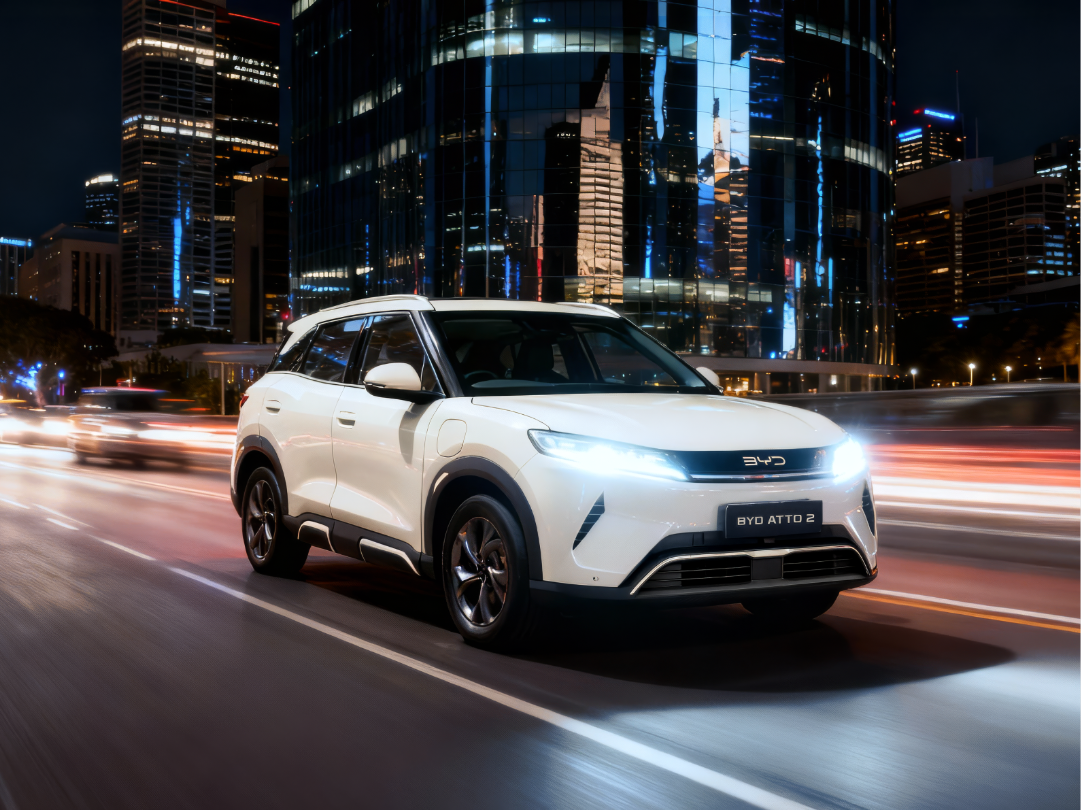 My25 Byd Atto 2 Premium Kv City Lights Front 3 Quarter 1